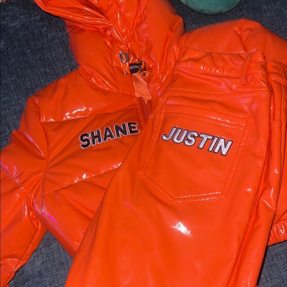 Shane Justin Women's Orange Puffer Jacket - Picture 3 of 3